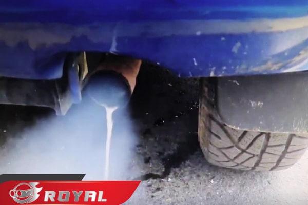 خروج آب از اگزوز ماشین در فصل تابستان